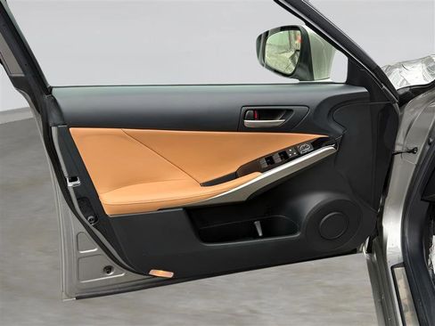 Used 2018 Lexus IS 300 image 11