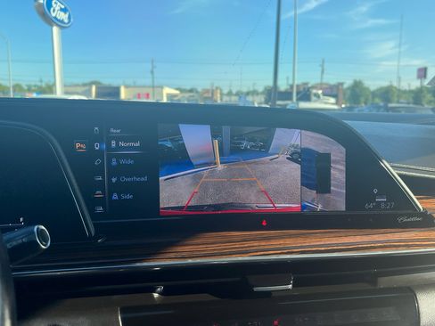 Used 2022 Cadillac Escalade Premium Luxury w/ LPO, Radiant Package image 33