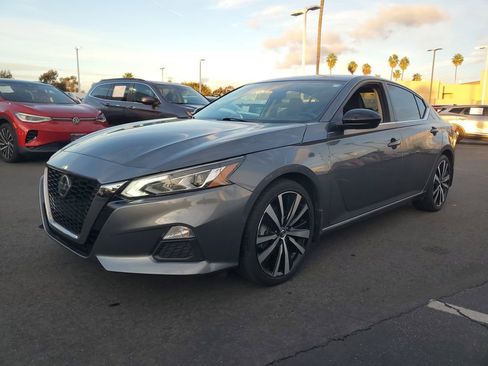 Used 2021 Nissan Altima 2.5 SR image 2