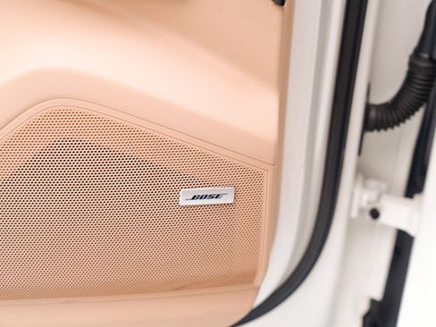 Used 2023 Porsche Cayenne Platinum Edition image 25