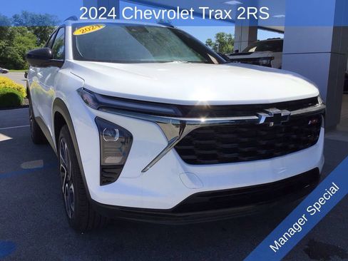 Used 2024 Chevrolet Trax RS w/ Driver Confidence Package FWD image 3