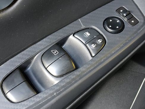 Used 2025 Nissan Sentra SV FWD image 27