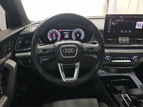 Used 2024 Audi Q5 2.0T Premium w/ Summer of Audi Package AWD/4WD image 5