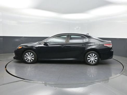 Used 2019 Toyota Camry LE FWD image 3