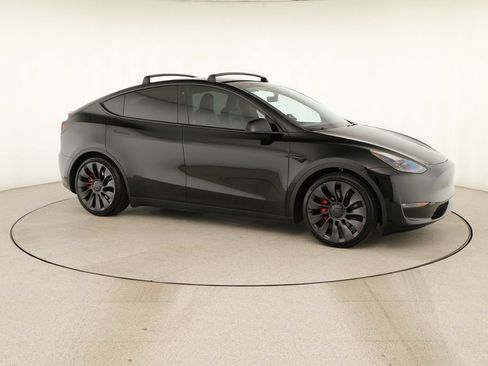 Used 2023 Tesla Model Y Performance AWD/4WD image 9