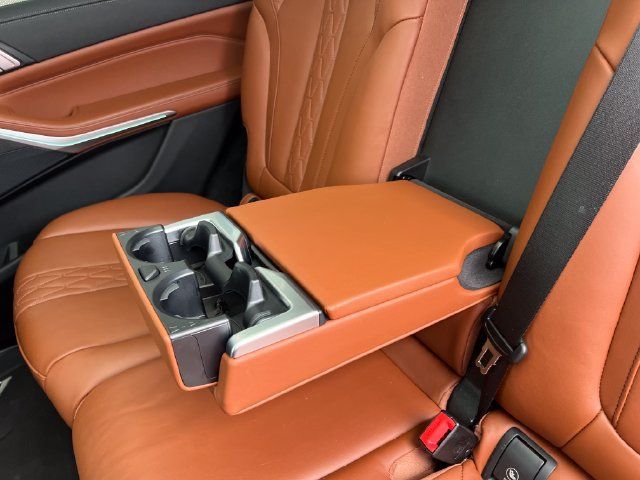 Used 2022 BMW X7 xDrive40i w/ Premium Package AWD/4WD image 45