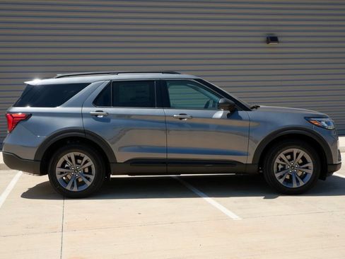 New 2026 Ford Explorer Active w/ Active Comfort Package AWD/4WD image 2