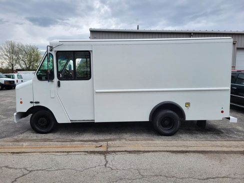 Used 2016 Ford E-350 and Econoline 350 Super Duty w/ A/C Prep Package RWD image 6