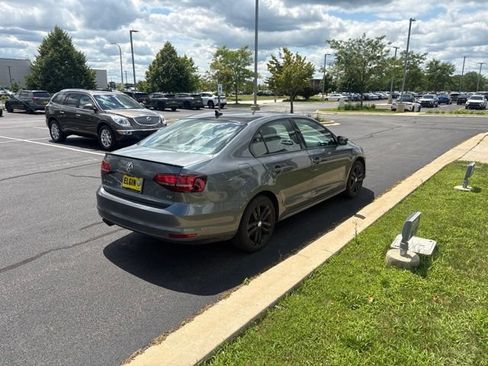 Used 2018 Volkswagen Jetta Sport FWD image 4
