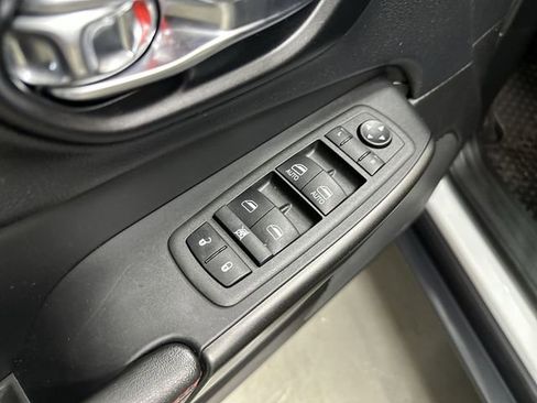 Used 2022 Jeep Cherokee Trailhawk w/ Comfort/Convenience Group image 17