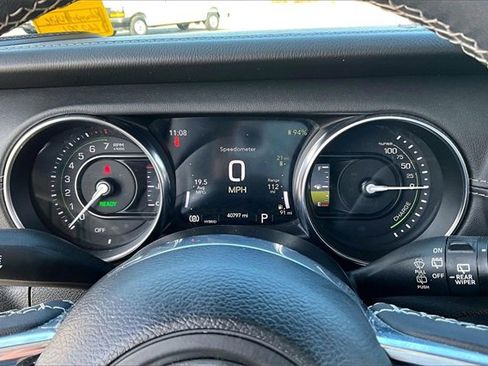 Used 2023 Jeep Wrangler Unlimited Sahara image 13