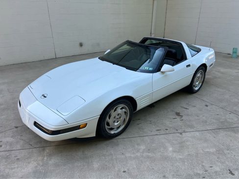 Used 1993 Chevrolet Corvette Coupe image 2
