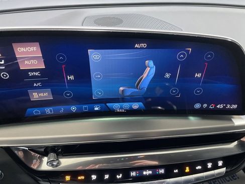 Used 2024 Cadillac Lyriq Luxury image 33