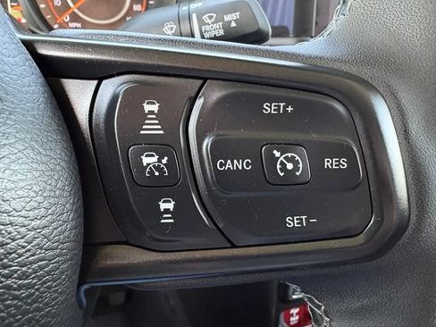 Used 2025 Jeep Gladiator Rubicon AWD/4WD image 25
