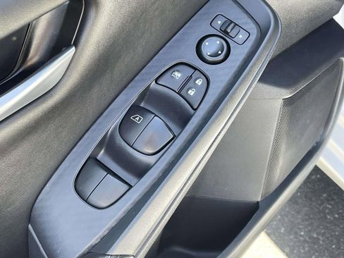 Used 2025 Nissan Sentra SV FWD image 14