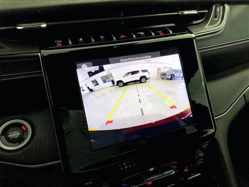 Used 2023 Jeep Grand Cherokee Laredo image 23