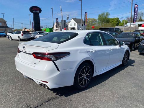 Used 2023 Toyota Camry SE image 5