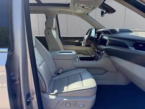 Used 2022 GMC Yukon Denali w/ Denali Premium Package AWD/4WD image 44