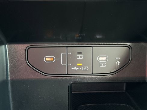 Certified 2025 Kia Sorento S image 8