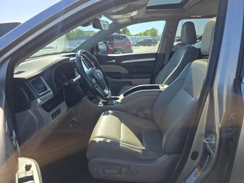 Used 2018 Toyota Highlander XLE AWD/4WD image 9