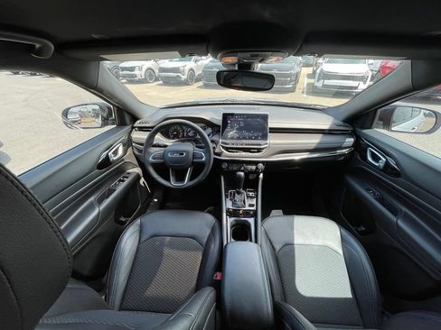 Used 2025 Jeep Compass Latitude w/ Altitude Special Edition AWD/4WD image 18