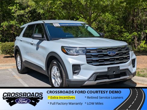 New 2026 Ford Explorer Active image 2