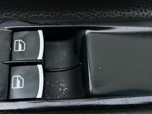 Used 2011 Volkswagen GTI 2-Door FWD image 33