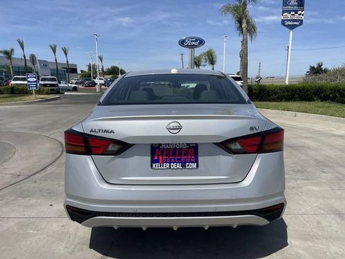 Used 2024 Nissan Altima 2.5 SV FWD image 7