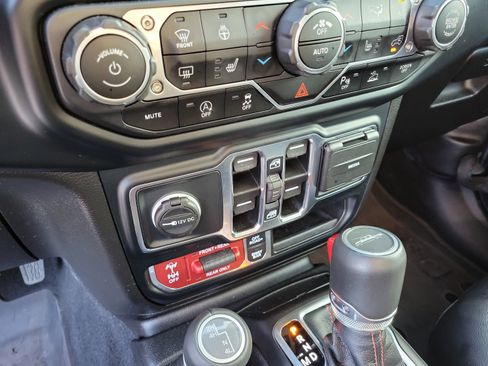 Used 2023 Jeep Gladiator Rubicon w/ LED Lighting Group AWD/4WD image 19