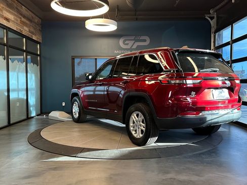 Used 2023 Jeep Grand Cherokee Laredo w/ Luxury Tech Group I AWD/4WD image 5