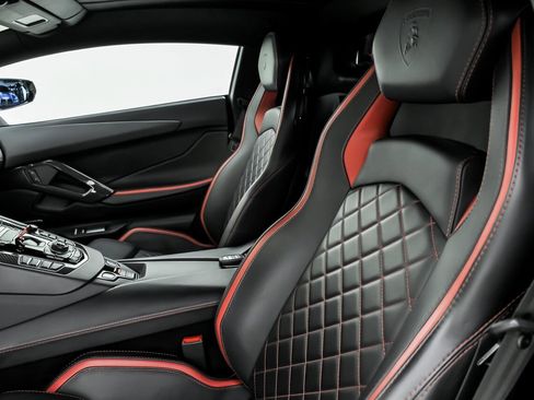 Used 2017 Lamborghini Aventador S image 25