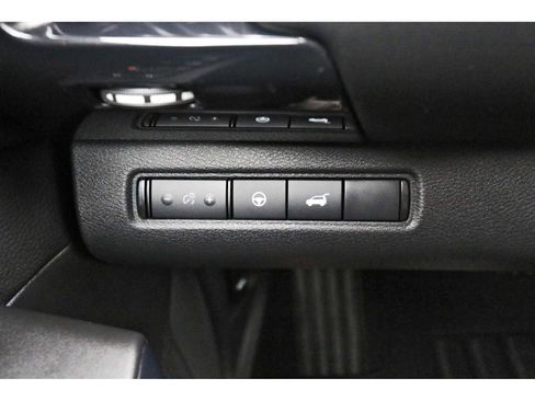 Used 2025 Nissan Pathfinder SV image 18