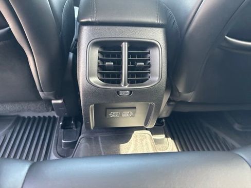 Used 2021 Jeep Cherokee Latitude Plus AWD/4WD image 16