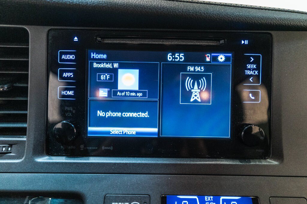 Used 2017 Toyota Sienna SE FWD image 26