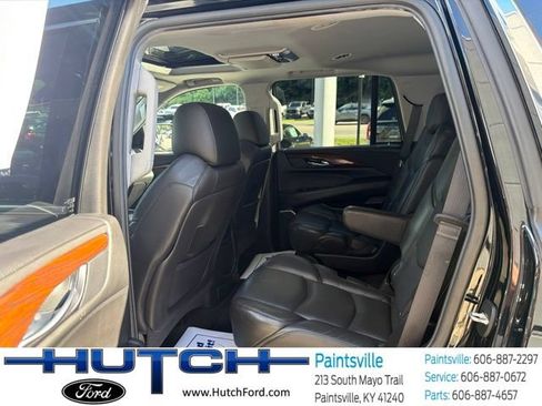 Used 2020 Cadillac Escalade Luxury AWD/4WD image 13