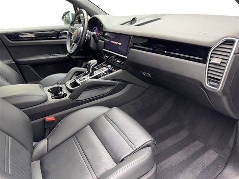 Used 2022 Porsche Cayenne image 51
