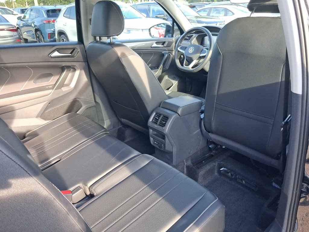 Used 2024 Volkswagen Tiguan SE FWD image 21