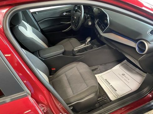 Used 2024 Chevrolet Trax LS w/ LS Convenience Package FWD image 17