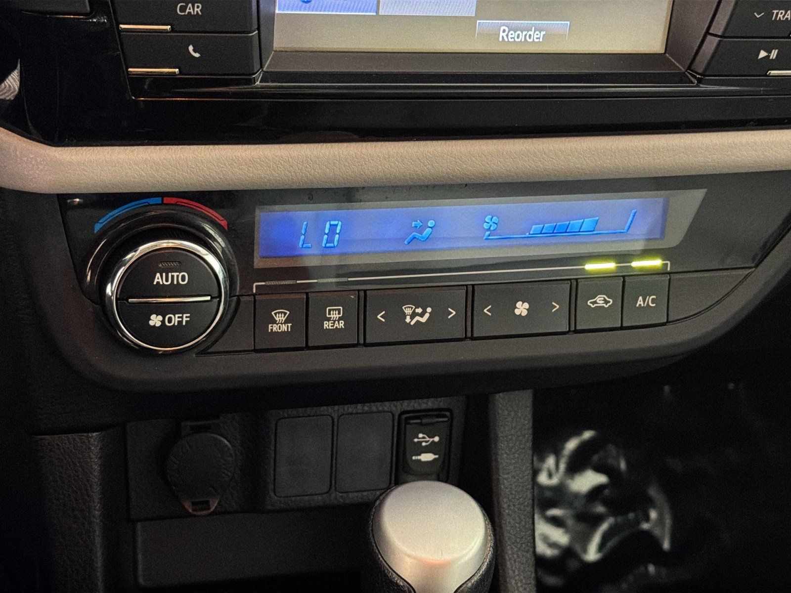 Used 2015 Toyota Corolla LE FWD image 19