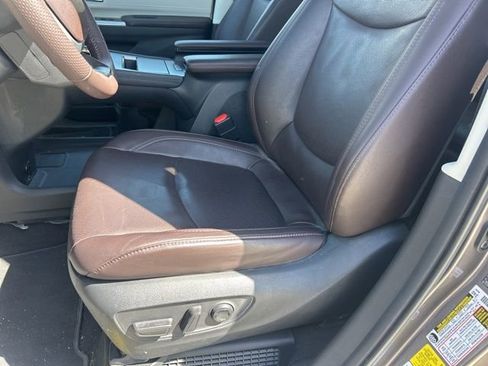 Used 2023 Toyota Sienna Platinum image 17