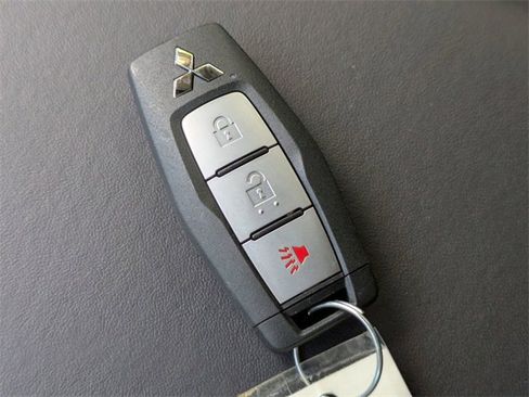 New 2025 Mitsubishi Outlander ES image 32