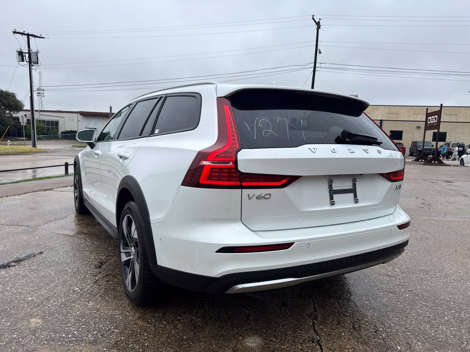 Used 2025 Volvo V60 B5 Cross Country Plus AWD/4WD image 7