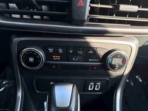 Used 2021 Ford EcoSport SE FWD image 31