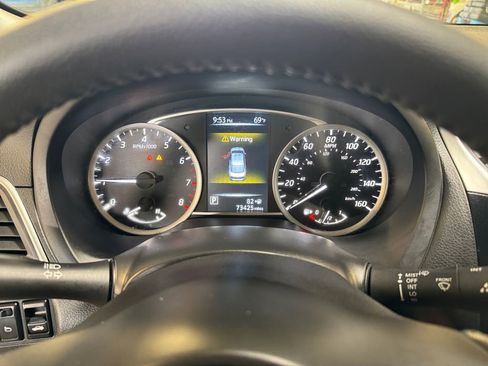 Used 2017 Nissan Sentra SV FWD image 16