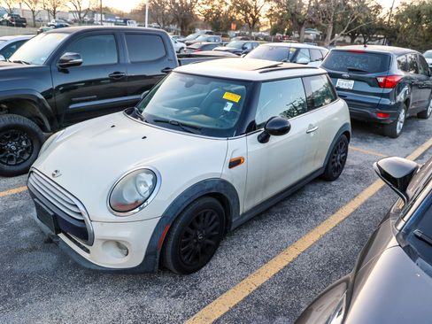 Used 2015 MINI Cooper 2-Door Hardtop image 3