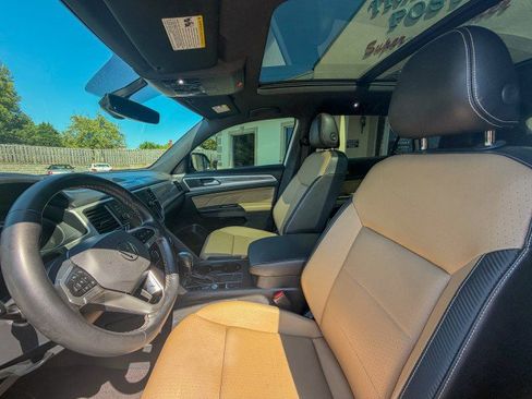 Used 2021 Volkswagen Atlas Cross Sport SE FWD image 5