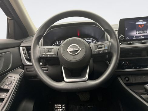 Used 2024 Nissan Rogue SV image 12