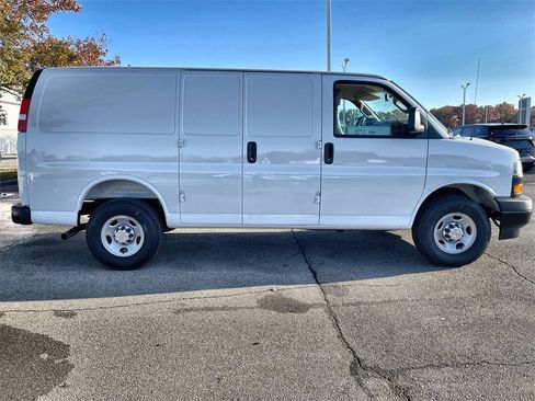 New 2025 Chevrolet Express 2500 Work Van image 9