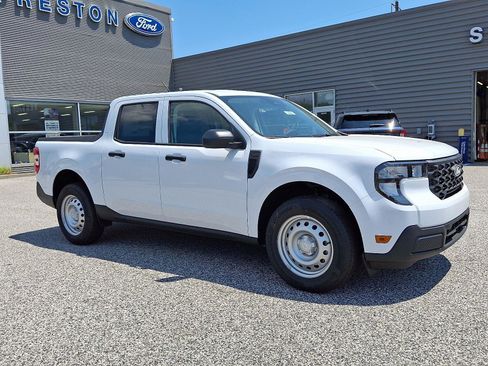 New 2025 Ford Maverick XL image 2