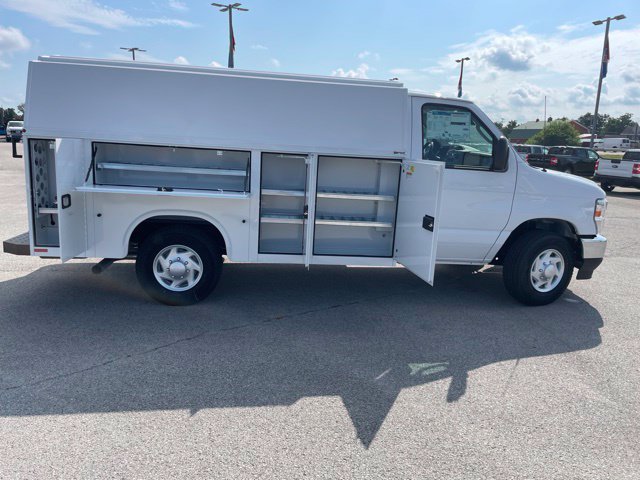 New 2027 Ford E-350 and Econoline 350 Super Duty w/ Power Equipment Group RWD image 13